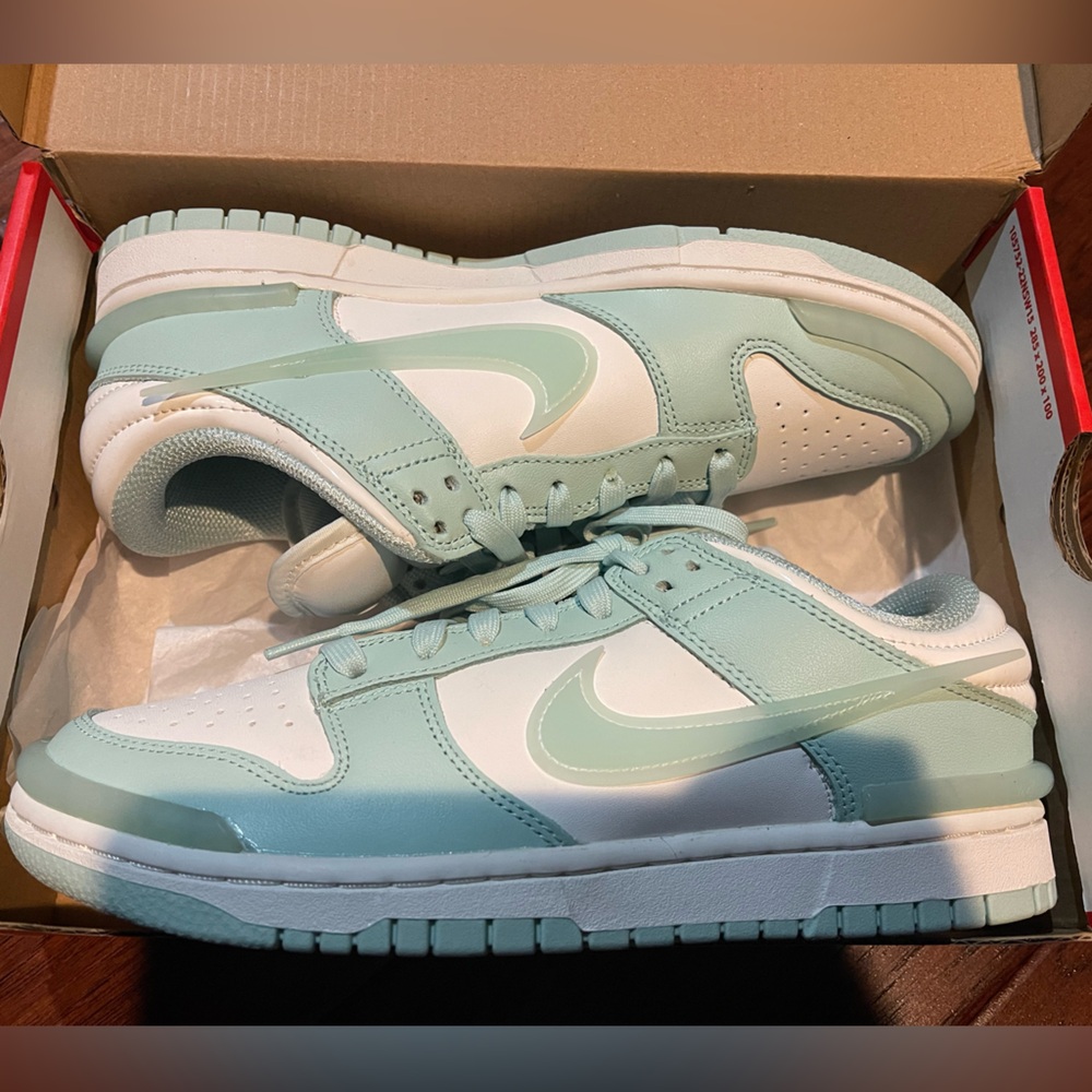 Nike Low Dunk Sneakers